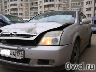 Битый автомобиль Opel Vectra