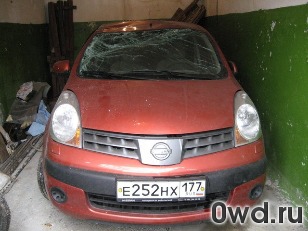 Битый автомобиль Nissan Note